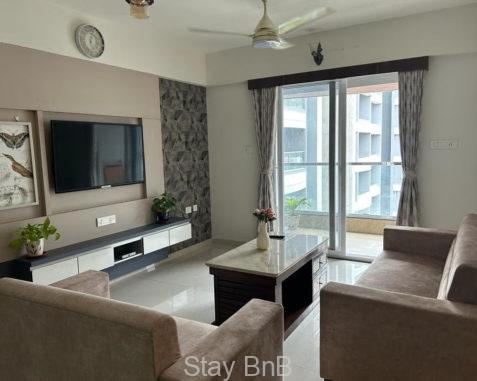 Spacious 2 BHK Service Apartment in Viman Nagar, Pune